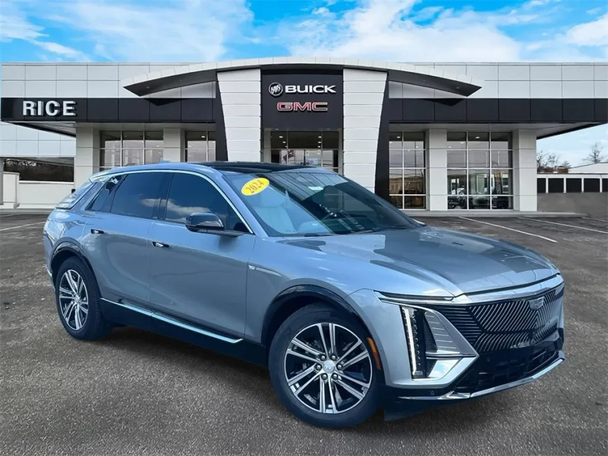 2024 Cadillac Lyriq Luxury photo 1