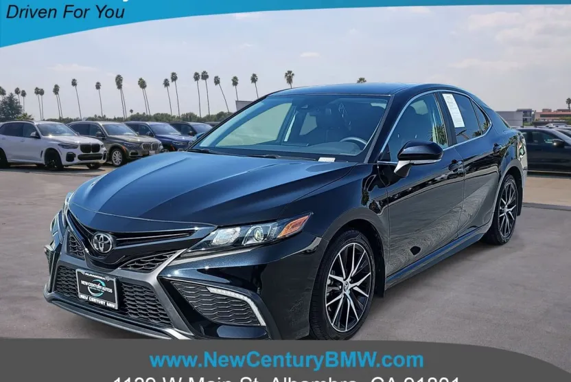2023 Toyota Camry SE photo 1