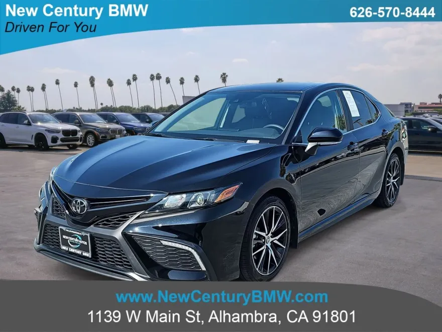 2023 Toyota Camry SE photo 1