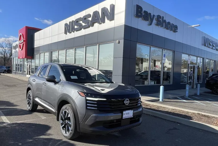 2025 Nissan Kicks SV photo 1