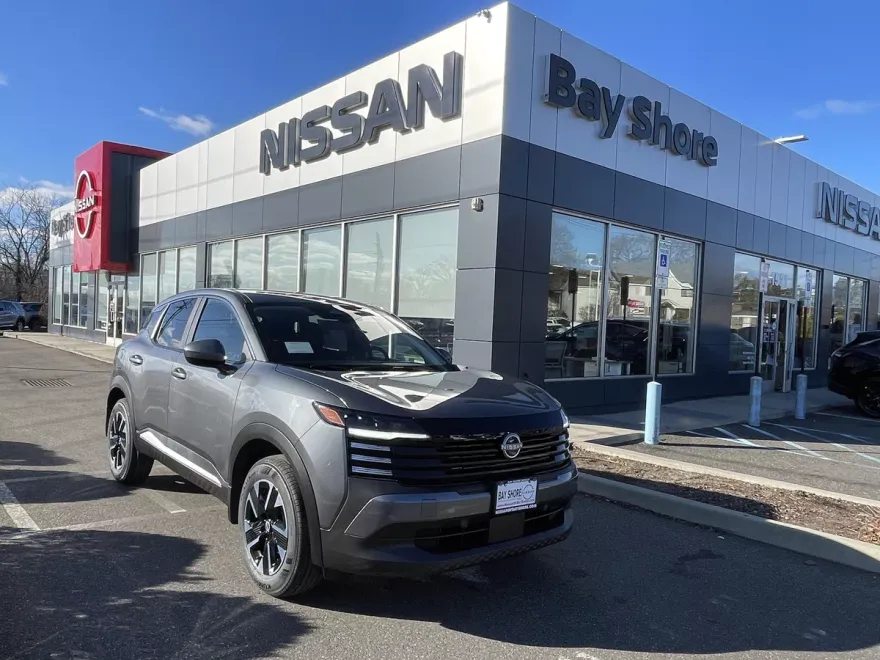 2025 Nissan Kicks SV photo 1