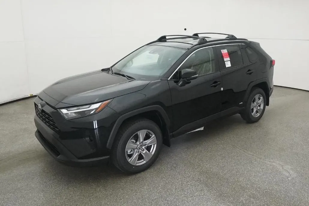 2025 Toyota RAV4 Hybrid XLE photo 1