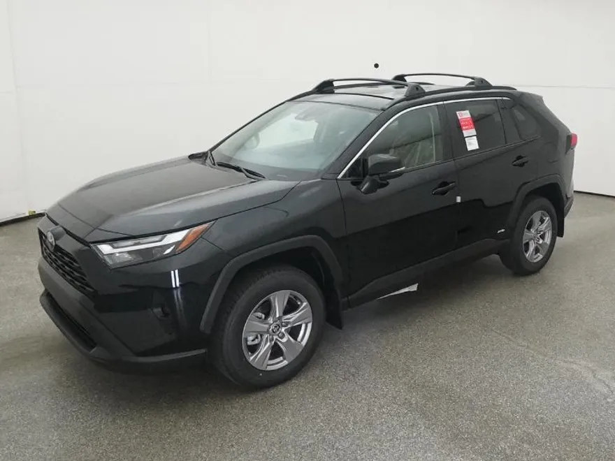 2025 Toyota RAV4 Hybrid XLE photo 1