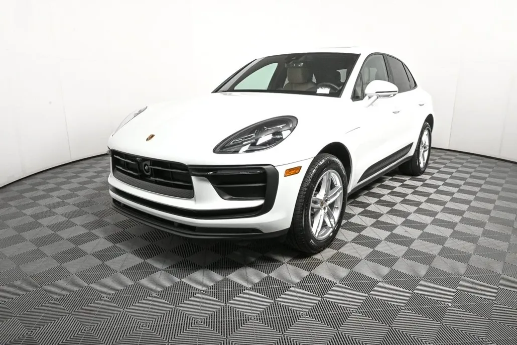 2025 Porsche Macan T photo 1