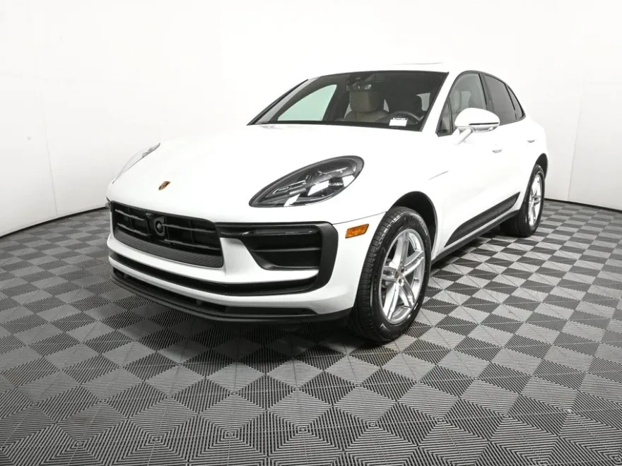 2025 Porsche Macan T photo 1