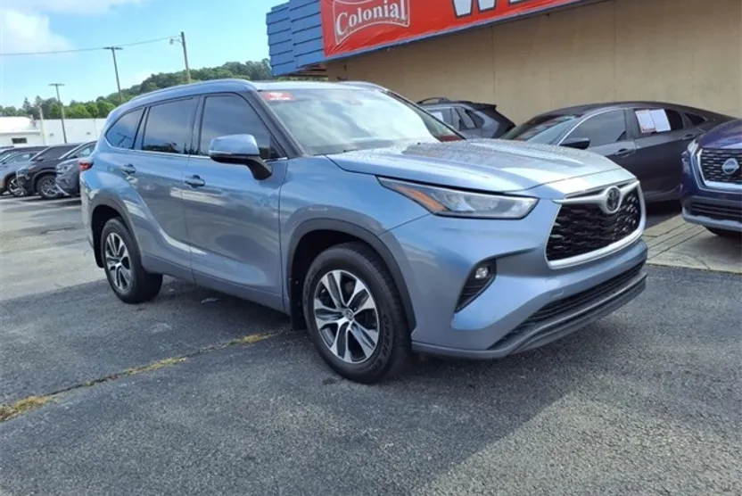 2020 Toyota Highlander XLE photo 1