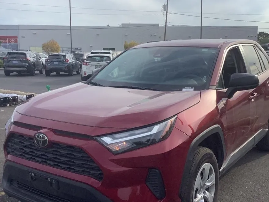 2023 Toyota RAV4 LE photo 1