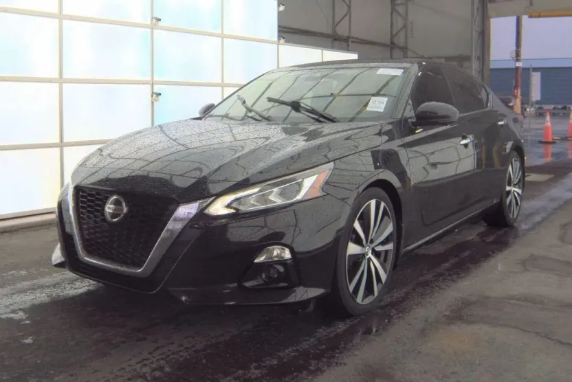 2020 Nissan Altima Platinum photo 1