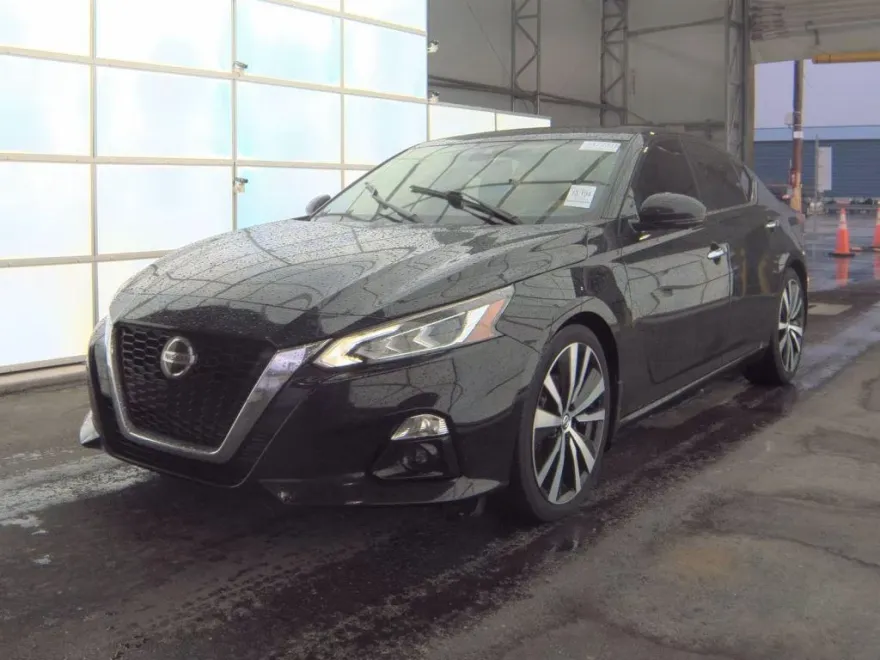 2020 Nissan Altima Platinum photo 1
