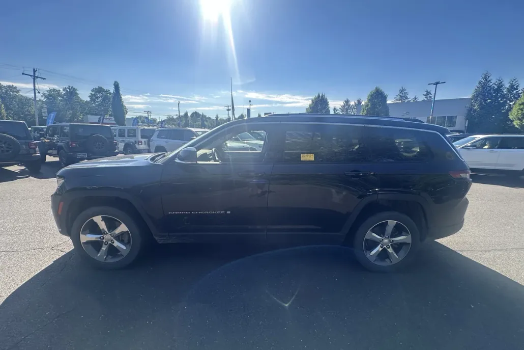 2022 Jeep Grand Cherokee Limited photo 1