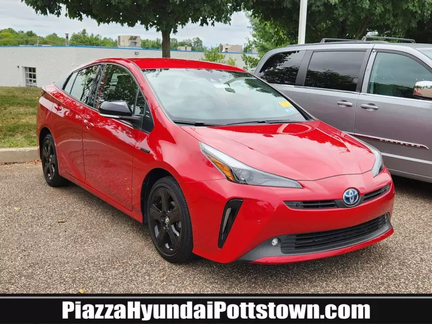2021 Toyota Prius XLE photo 1