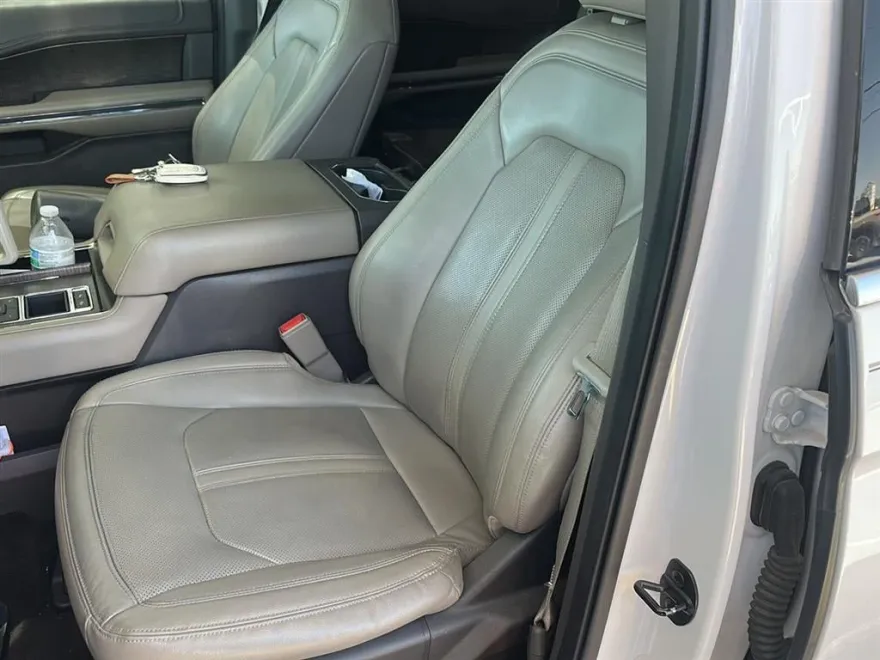 2019 Ford Expedition Limited photo 1
