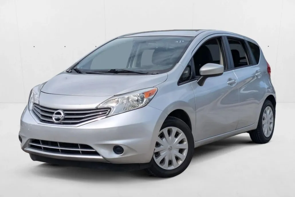 2016 Nissan Versa Note SV photo 1