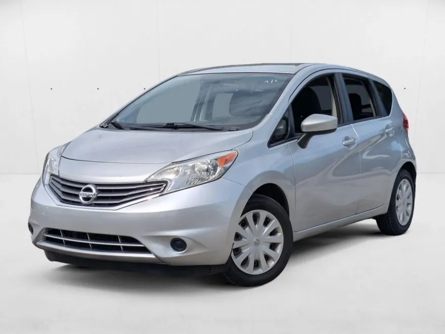 2016 Nissan Versa Note SV photo 1