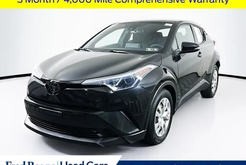 2019 Toyota C-HR LE photo 1