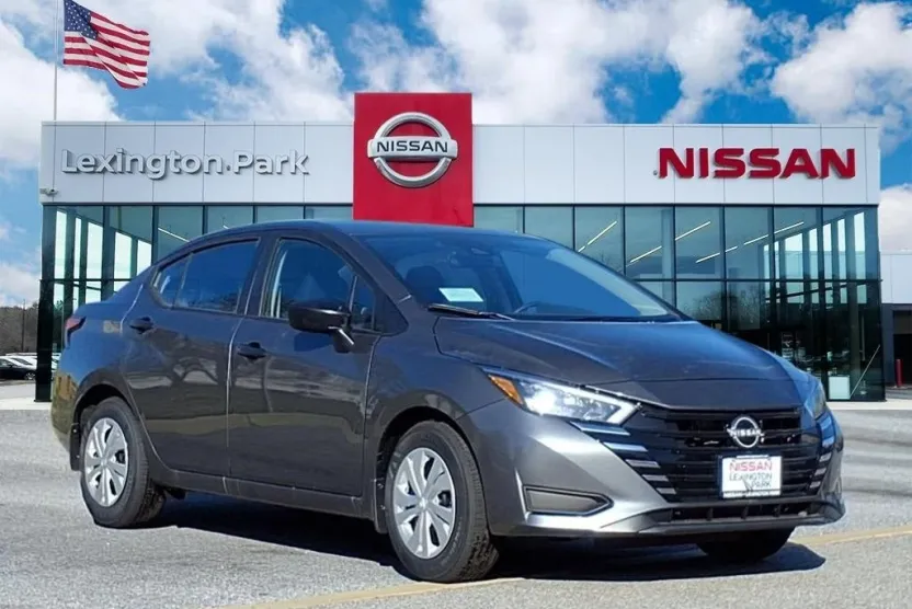 2025 Nissan Versa 1.6 S photo 1