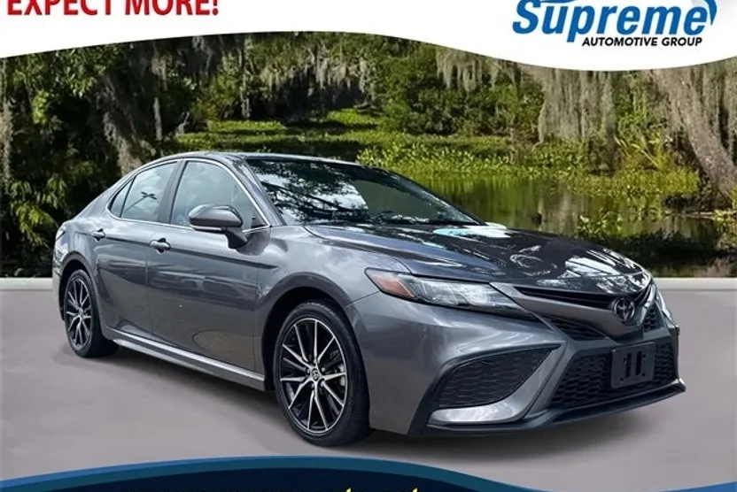 2023 Toyota Camry SE photo 1