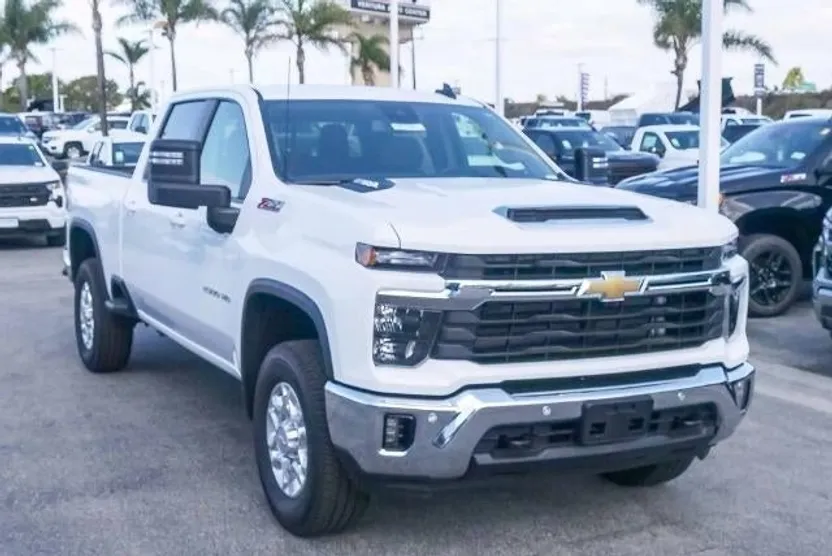 2025 Chevrolet Silverado 2500HD LT photo 1