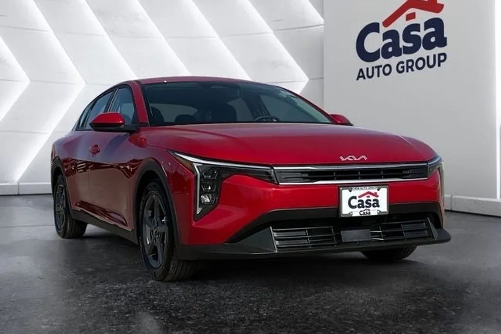 2025 Kia K4 LXS photo 1