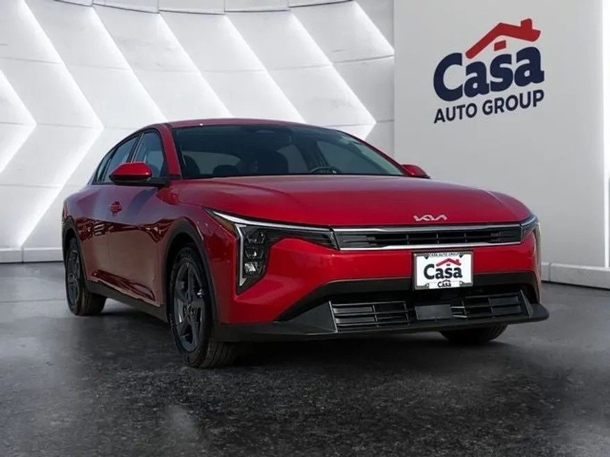 2025 Kia K4 LXS photo 1
