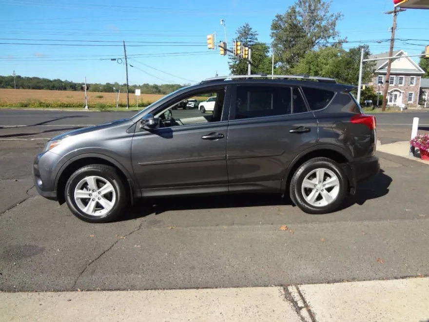 2013 Toyota RAV4 XLE photo 1