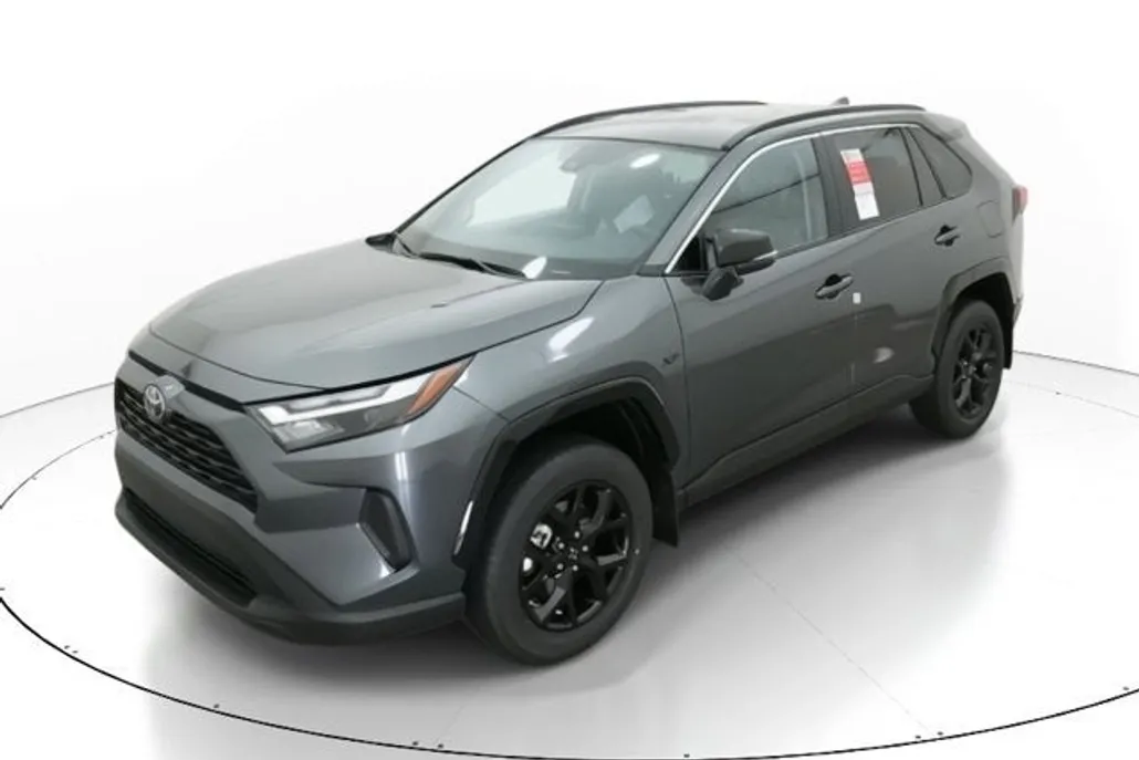 2025 Toyota RAV4 XLE photo 1