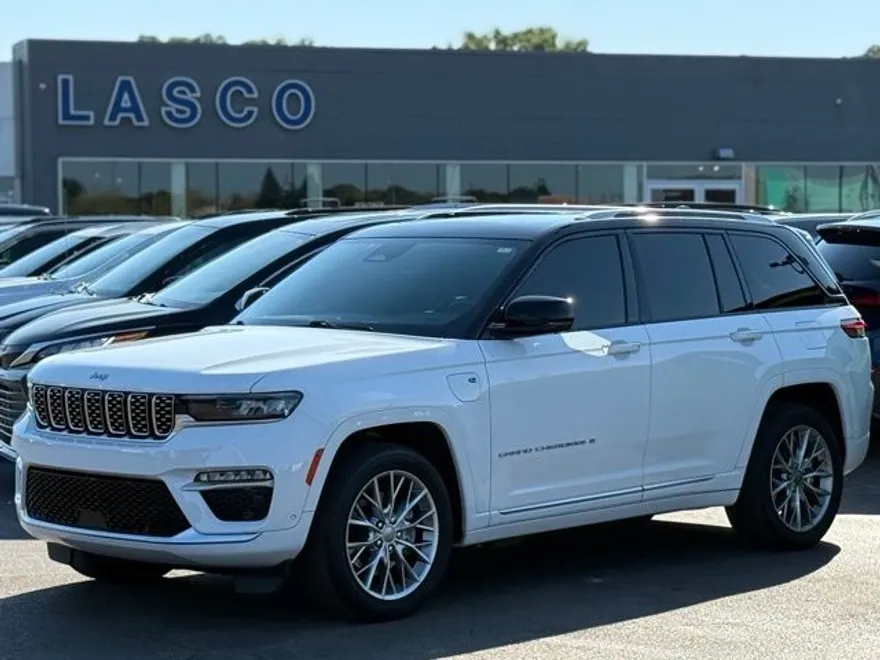 2022 Jeep Cherokee Summit 4xe photo 1