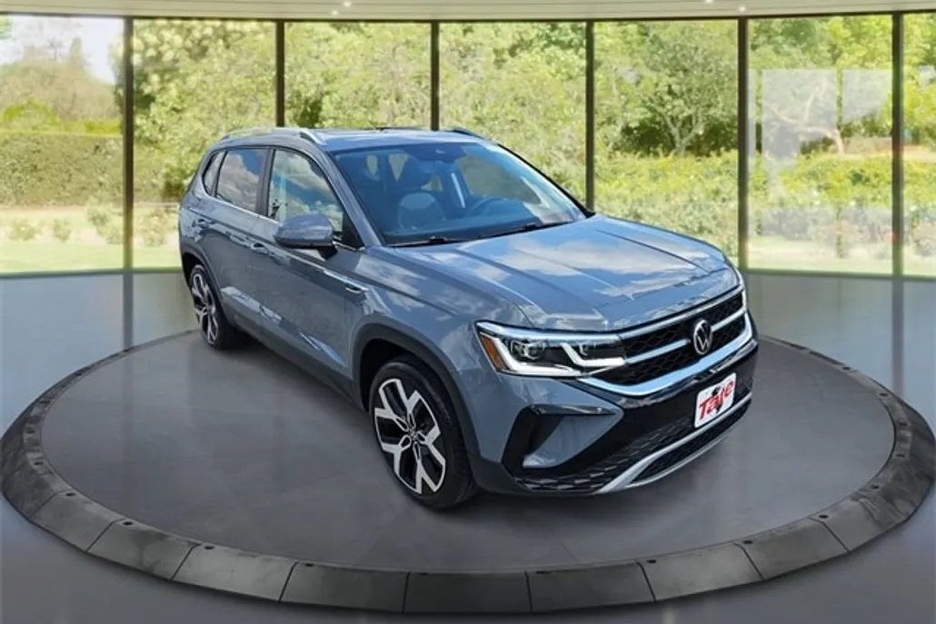 2022 Volkswagen Taos SEL photo 1