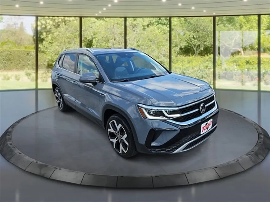 2022 Volkswagen Taos SEL photo 1