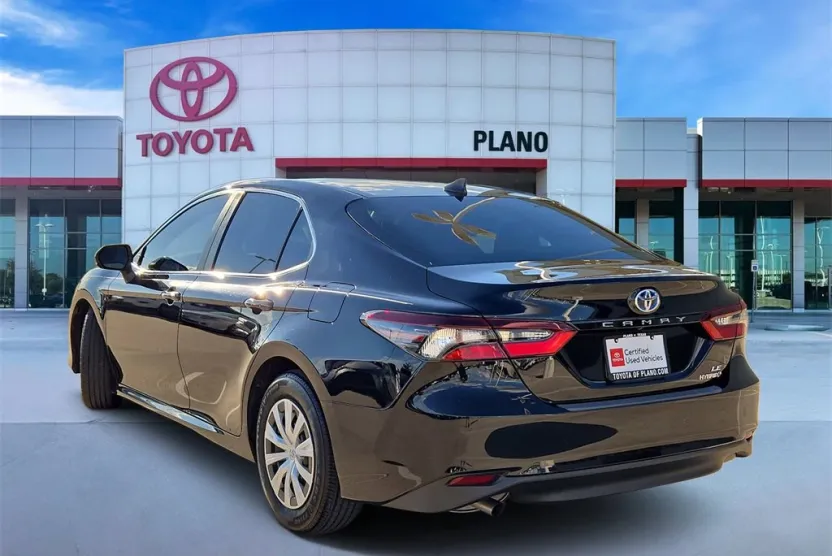 2023 Toyota Camry LE photo 1