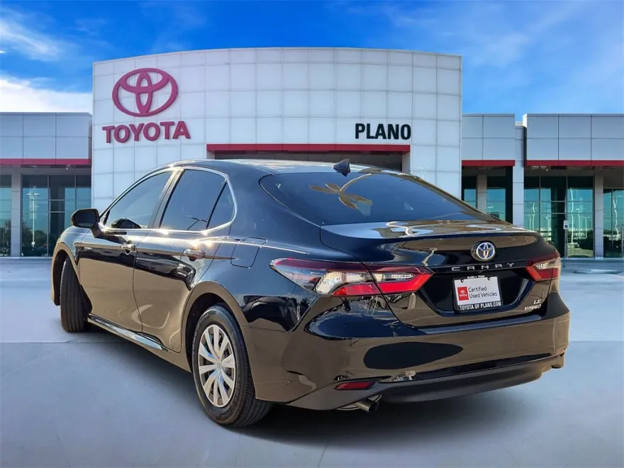 2023 Toyota Camry LE photo 1