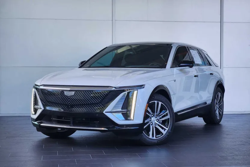 2025 Cadillac Lyriq Luxury photo 1