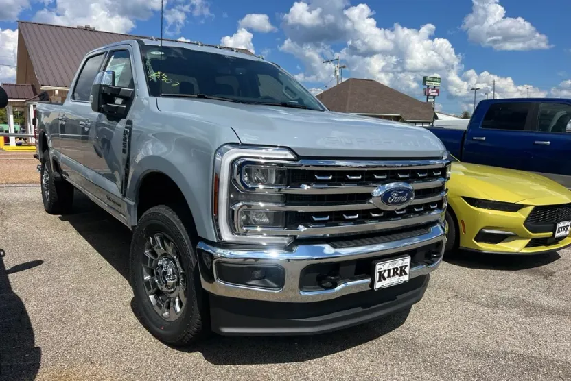 2026 Ford F-250 Lariat photo 1