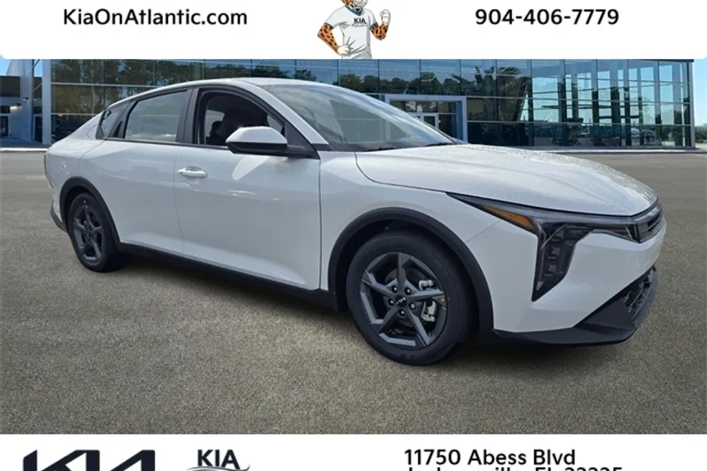 2025 Kia K4 LXS photo 1