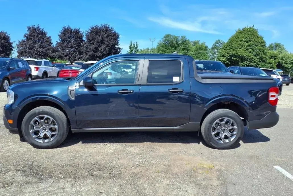 2022 Ford Maverick XLT photo 1