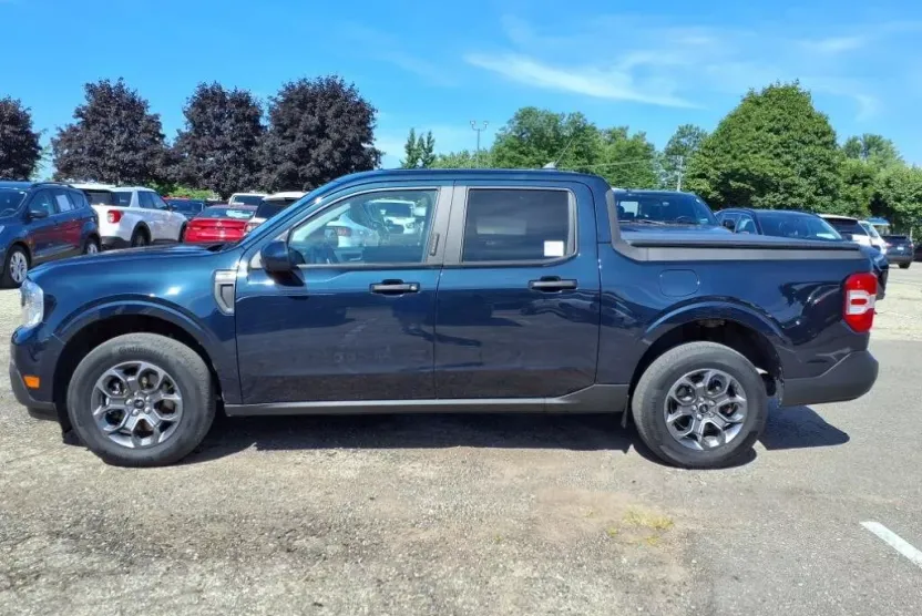 2022 Ford Maverick XLT photo 1