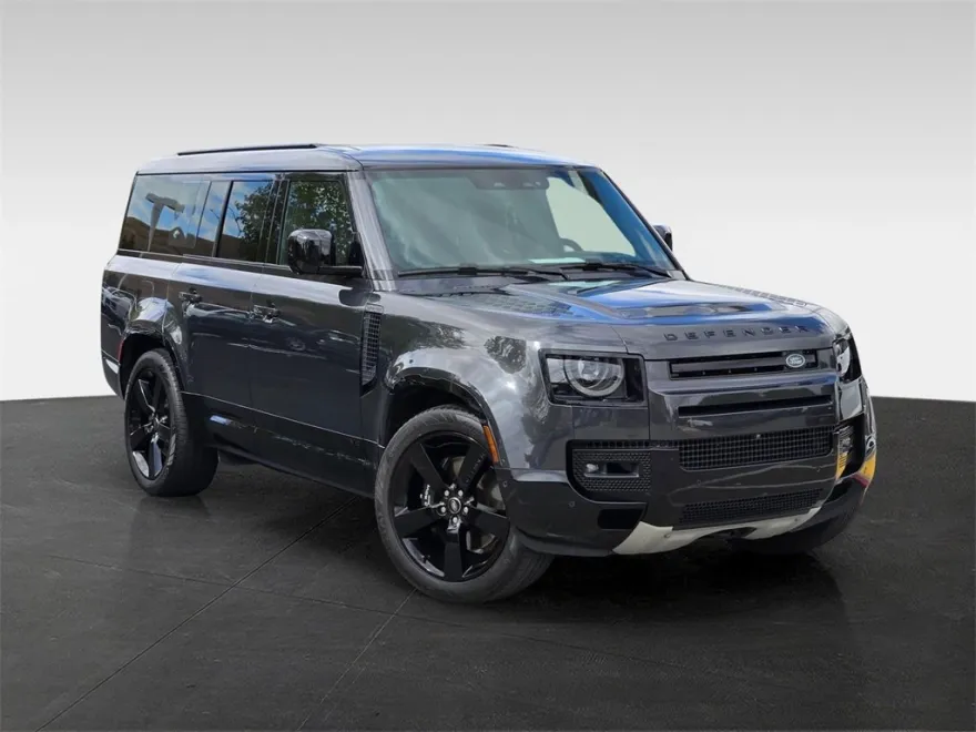 2024 Land Rover Defender V8 photo 1