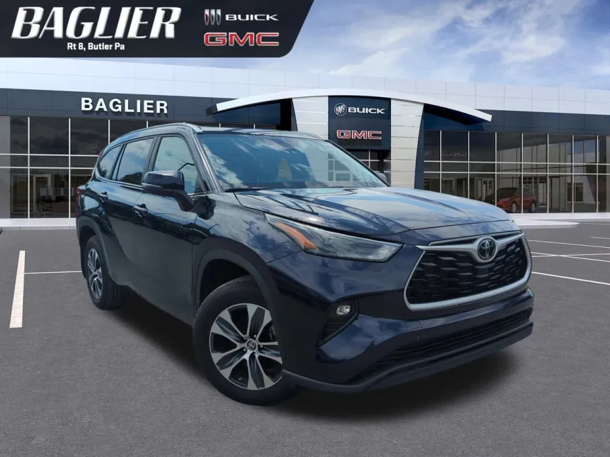 2023 Toyota RAV4 XLE photo 1