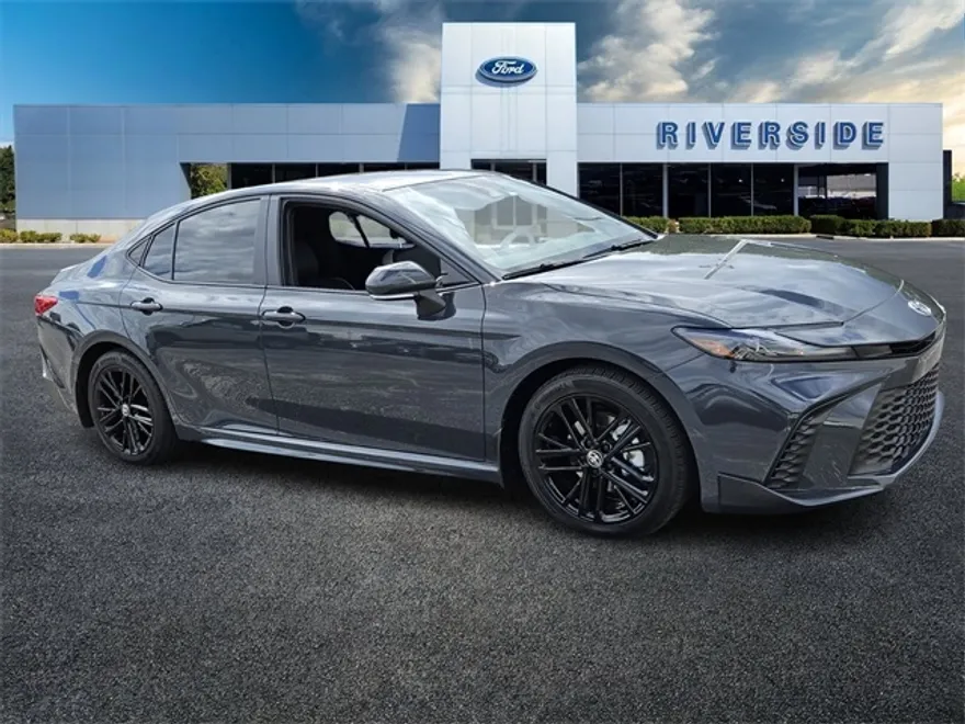 2025 Toyota Camry SE photo 1