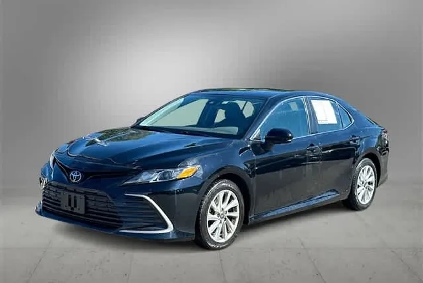 2023 Toyota Camry LE photo 1