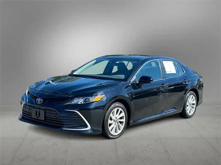 2023 Toyota Camry LE photo 1