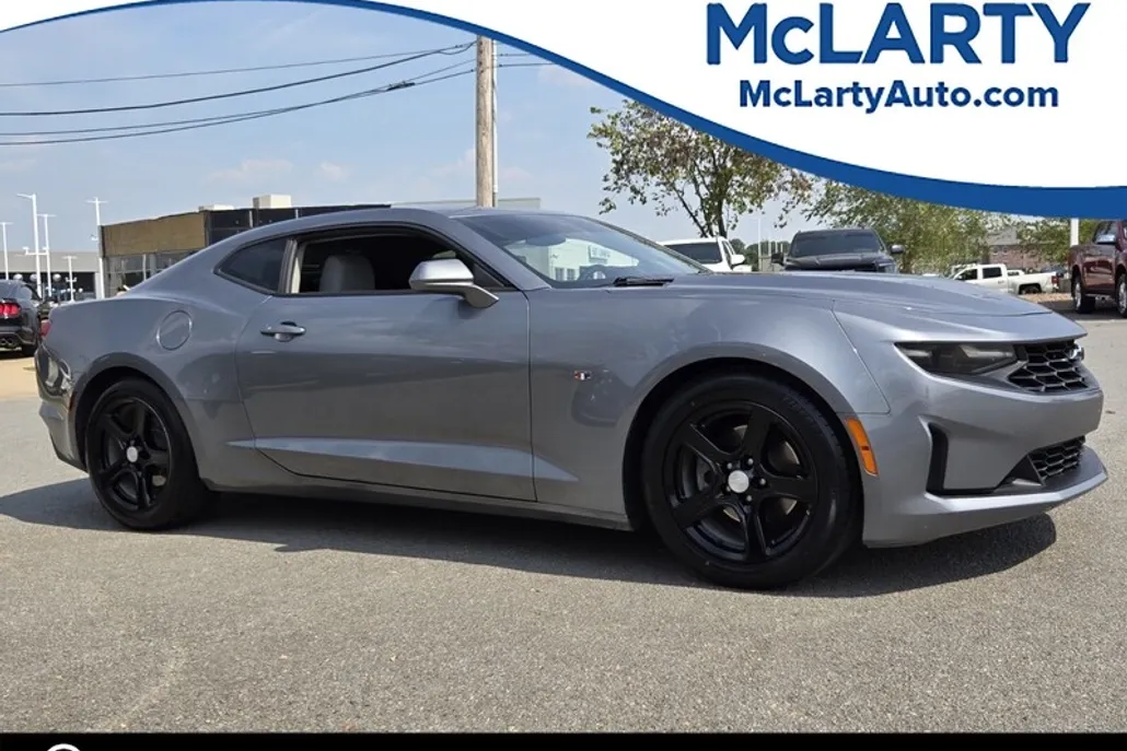 2021 Chevrolet Camaro 1LT photo 1