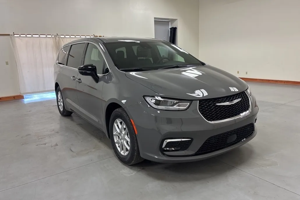 2025 Chrysler Pacifica photo 1