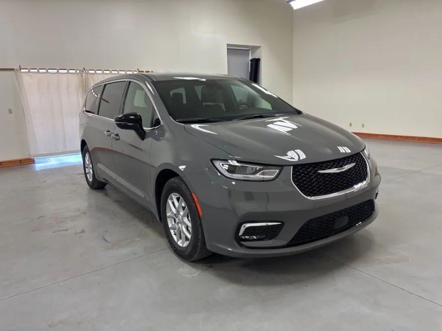 2025 Chrysler Pacifica photo 1