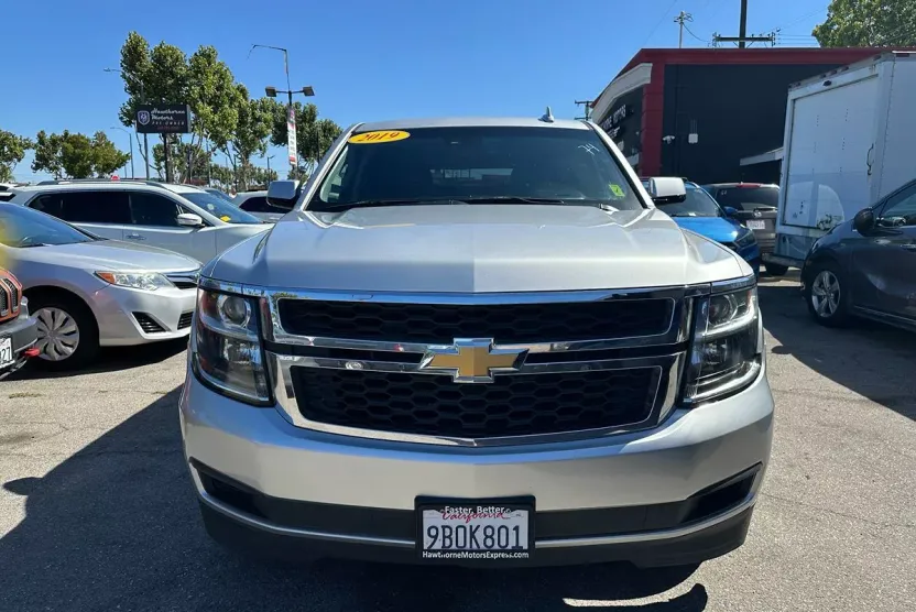 2019 Chevrolet Suburban LT photo 1