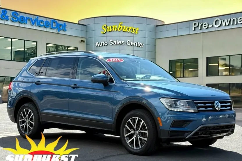2019 Volkswagen Tiguan SEL R-Line photo 1