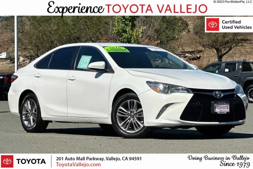 2016 Toyota Camry photo 1
