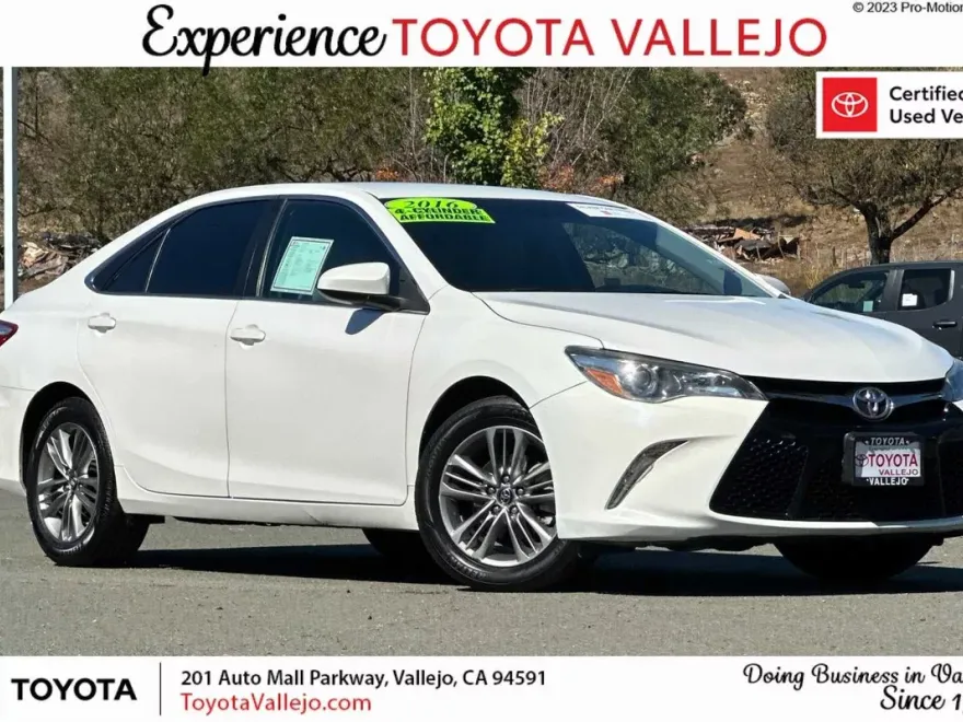 2016 Toyota Camry photo 1