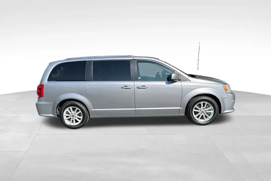 2020 Dodge Grand Caravan SXT photo 1
