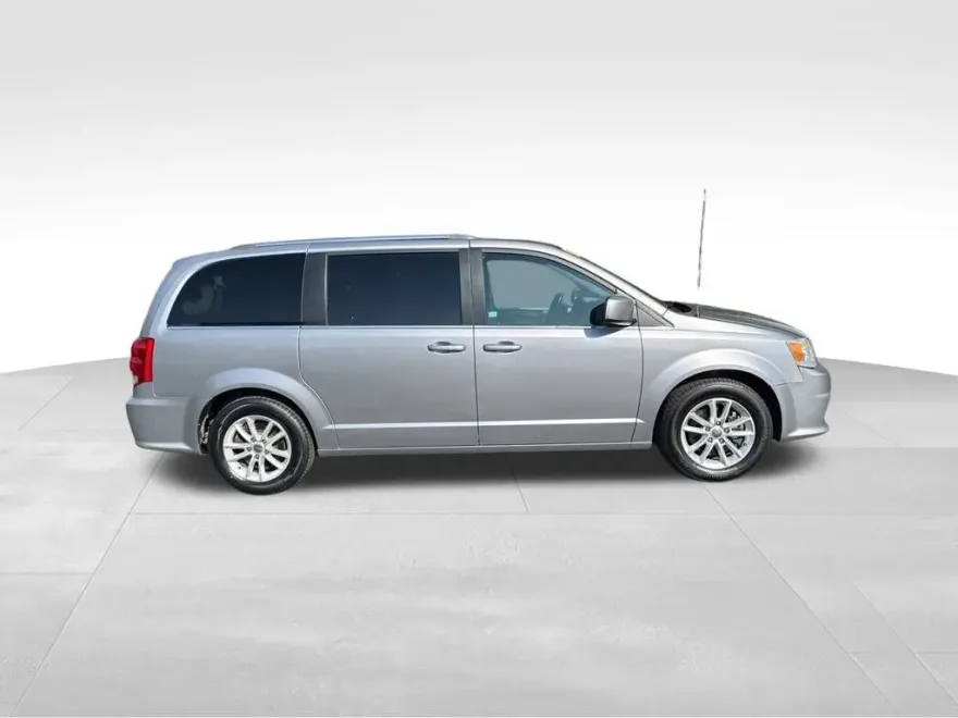 2020 Dodge Grand Caravan SXT photo 1